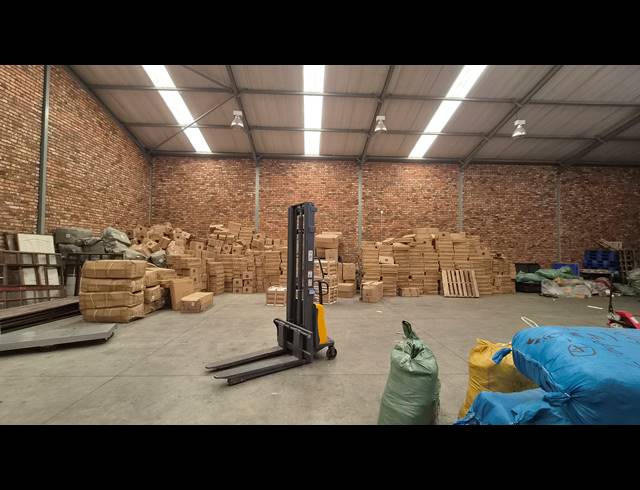 412M² WAREHOUSE TO LET IN BARTLETT
